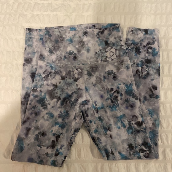 LULULEMON ALIGN LEGGINGS 25 inch - Picture 3 of 6